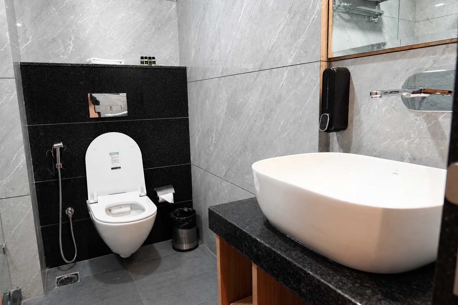 Hotel Ramaya Bathroom